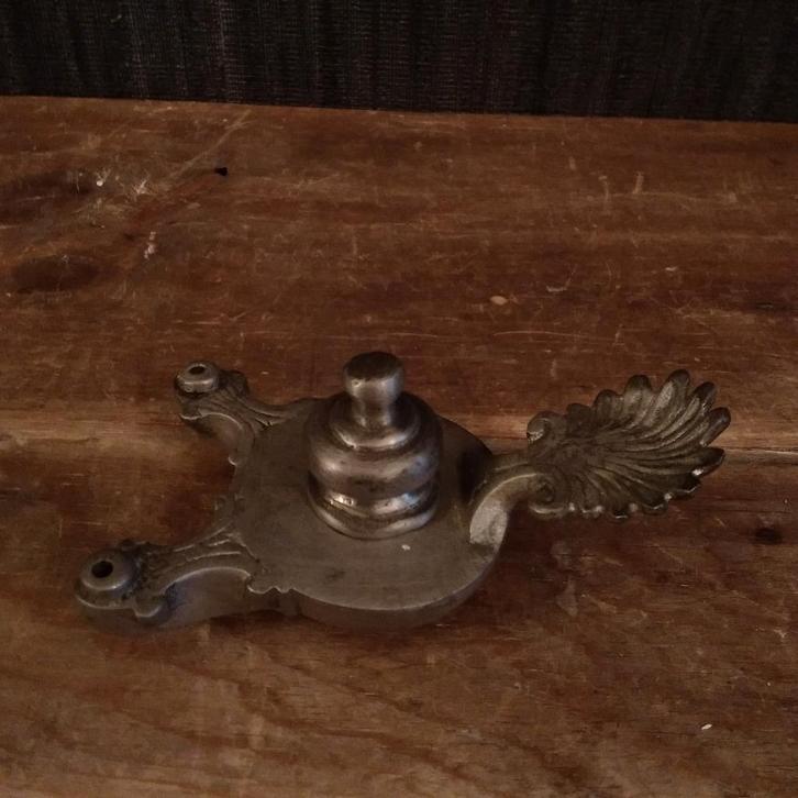 Lampe à huile ancienne en étain, Antiquités & Art, Antiquités | Accessoires de maison, Enlèvement ou Envoi