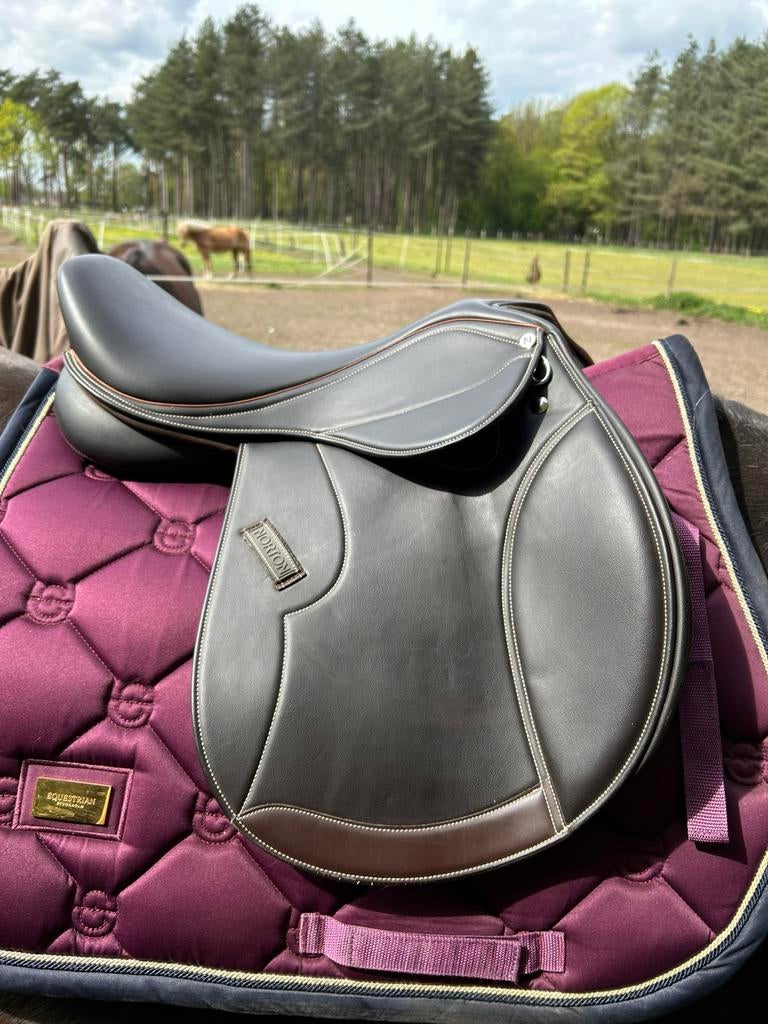 Norton zadel 16,5”, Animaux & Accessoires, Chevaux & Poneys | Selles, Enlèvement, Comme neuf