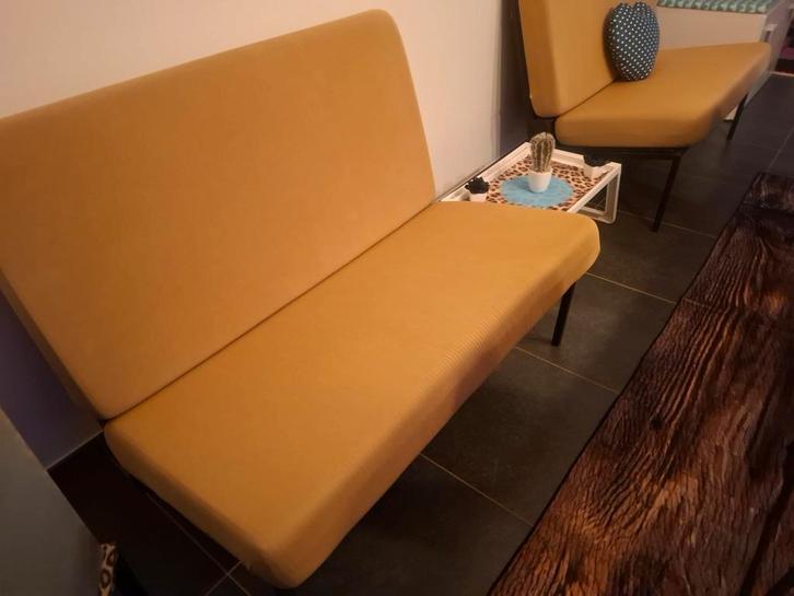 2 leuke bankjes met dikke kussens en metaal en houten frame, Maison & Meubles, Canapés | Sofas & Chaises Longues, 150 à 200 cm