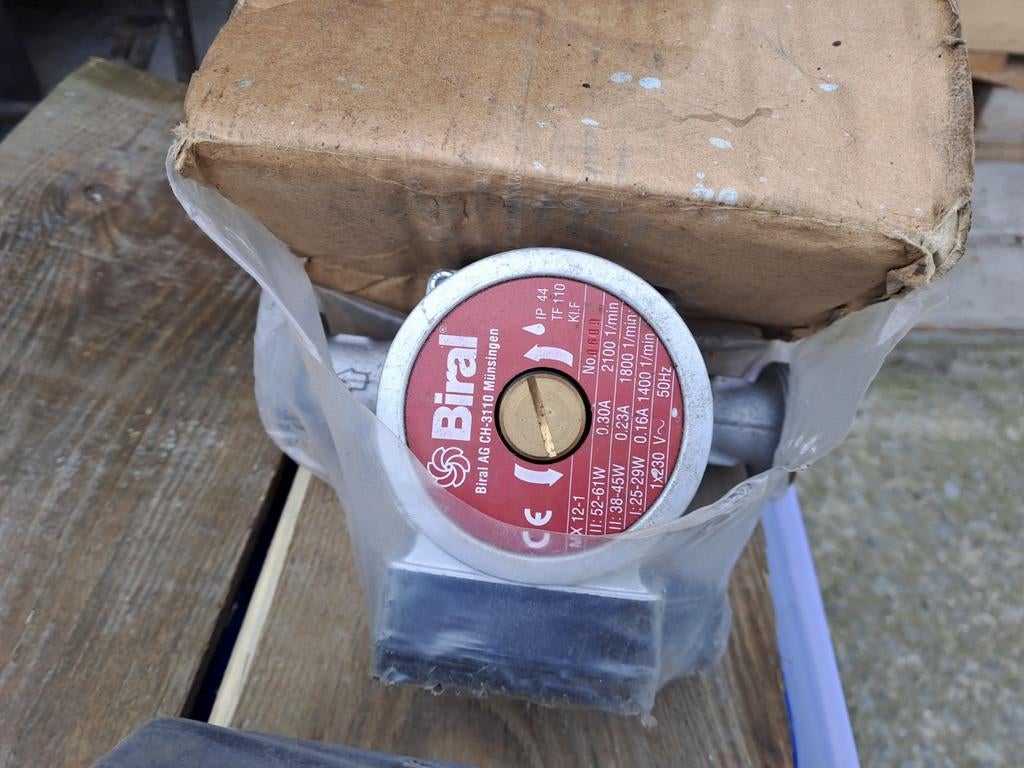 2 pompes neuves toujours dans leur emballage 100e pour les 2, Bricolage & Construction, Enlèvement ou Envoi