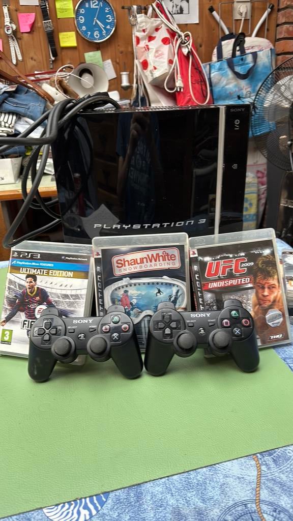 PS3 met 2 controllers en 3 games.  Tested and working, Ophalen, Gebruikt, Met 2 controllers, Met games