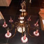 Lustre à 8 bras en porcelaine et laiton., Enlèvement