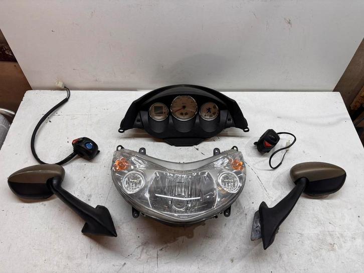 Pièces Peugeot Elystar, Vélos & Vélomoteurs, Pièces de cyclomoteur | Scooters, Utilisé, Peugeot, Phare, Enlèvement ou Envoi