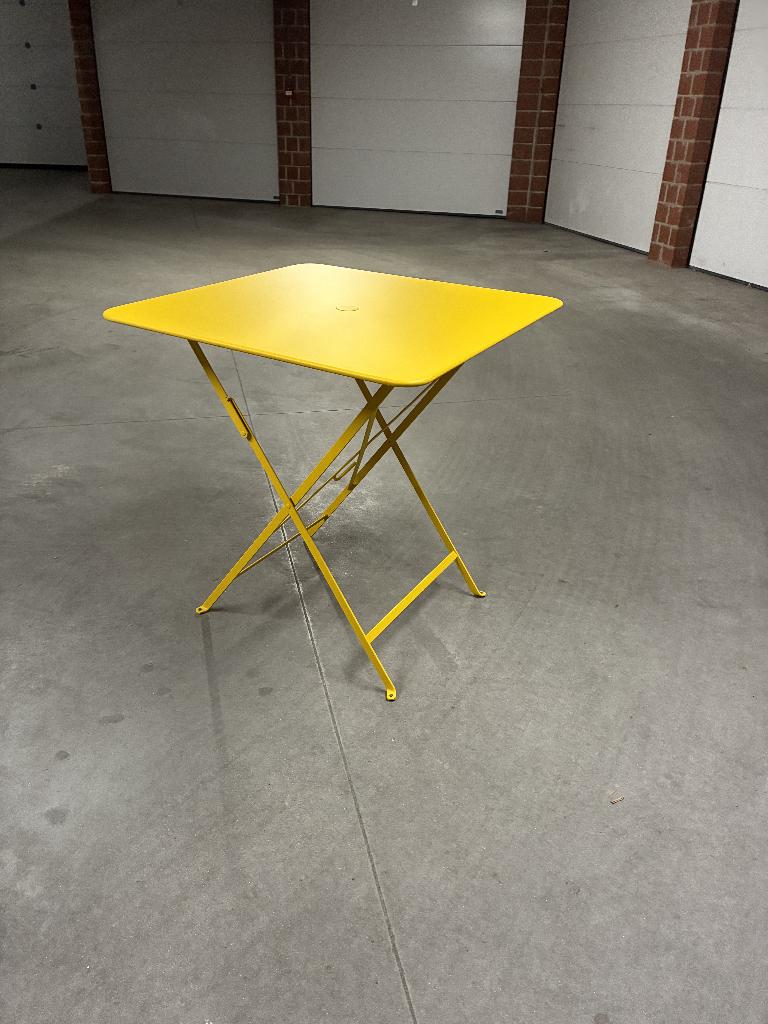 2 Fermob Bistro tuintafels (Honey Yellow), Tuin en Terras, Tuintafels, Zo goed als nieuw, Vierkant, Overige materialen, Ophalen