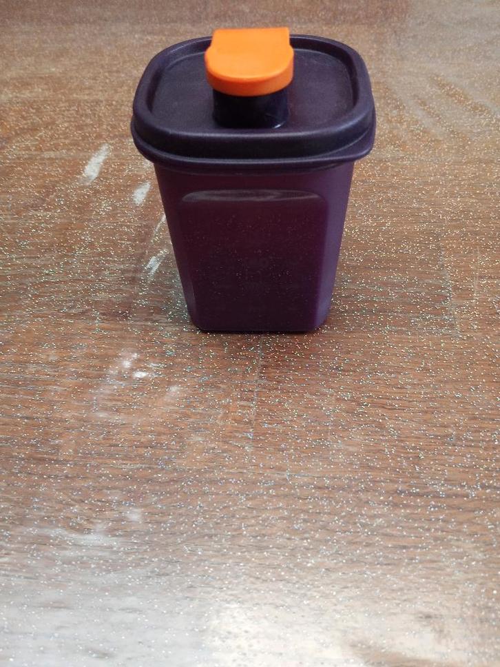 Petite boîte à épices / condiments Tupperware, Maison & Meubles, Cuisine| Tupperware, Comme neuf, Autres types, Rouge, Enlèvement