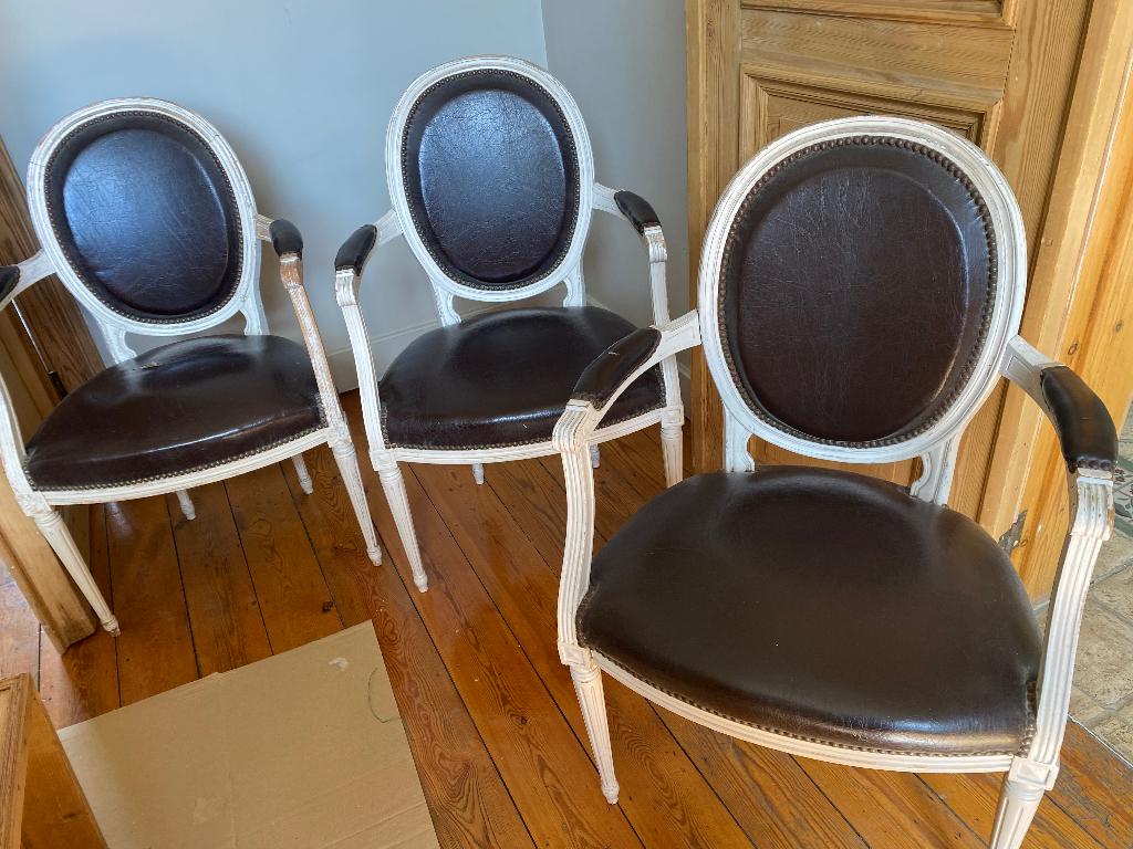 Chaises medaillon style Louis XVI, Enlèvement