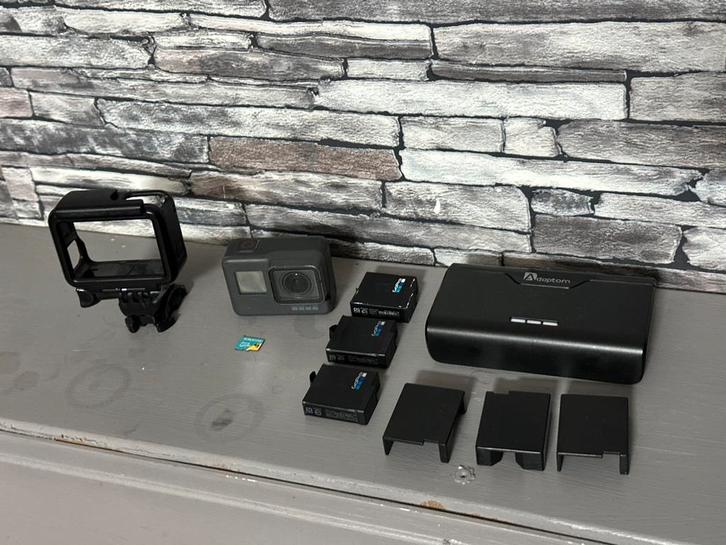 GO PRO HERO 5 + 3 BATTERIJEN + LAADSTATION, Audio, Tv en Foto, Actiecamera's, GoPro, Ophalen