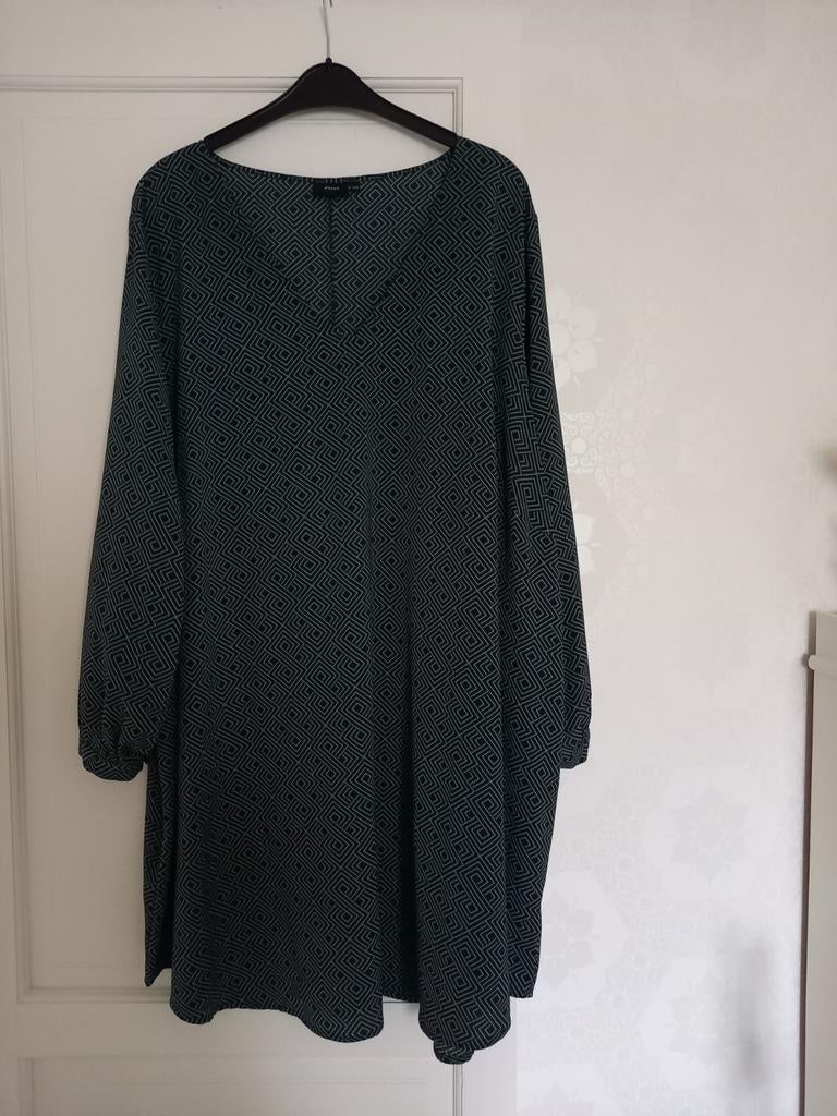 Nieuw kleed MT58 oksel-oksel 74cm lengte 1,07m, Kleding | Dames, Grote Maten, Ophalen of Verzenden, Nieuw