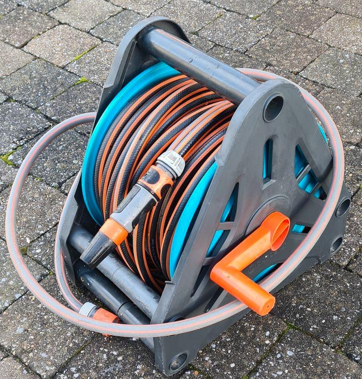 Gardena haspel met slang 30M  30 meter slang., Tuin en Terras, Tuinslangen, Zo goed als nieuw, Tuinslanghaspel, Ophalen