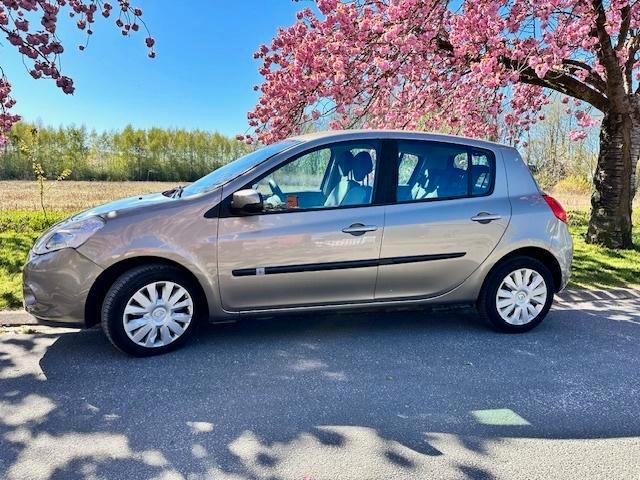Renault clio 1.2 es AIR CO / 78000 Km, Autos, Renault, Particulier, Clio, ABS, Airbags, Air conditionné, Ordinateur de bord, Verrouillage central