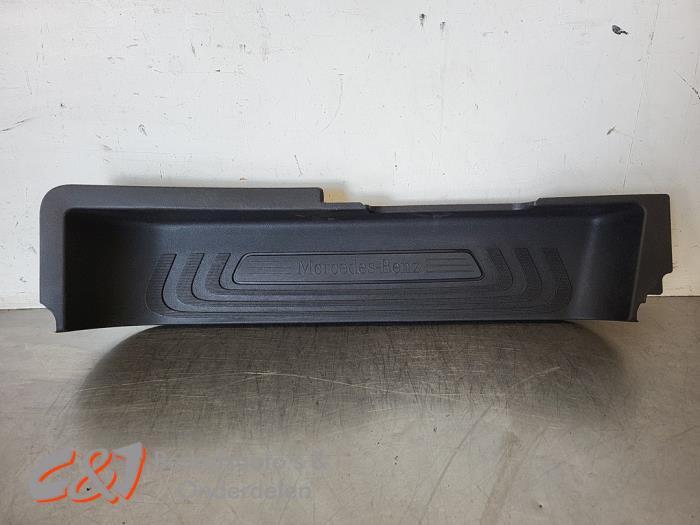 Embarquement avant gauche d'un Mercedes V-Klasse, 3 mois de garantie, Utilisé, -, -