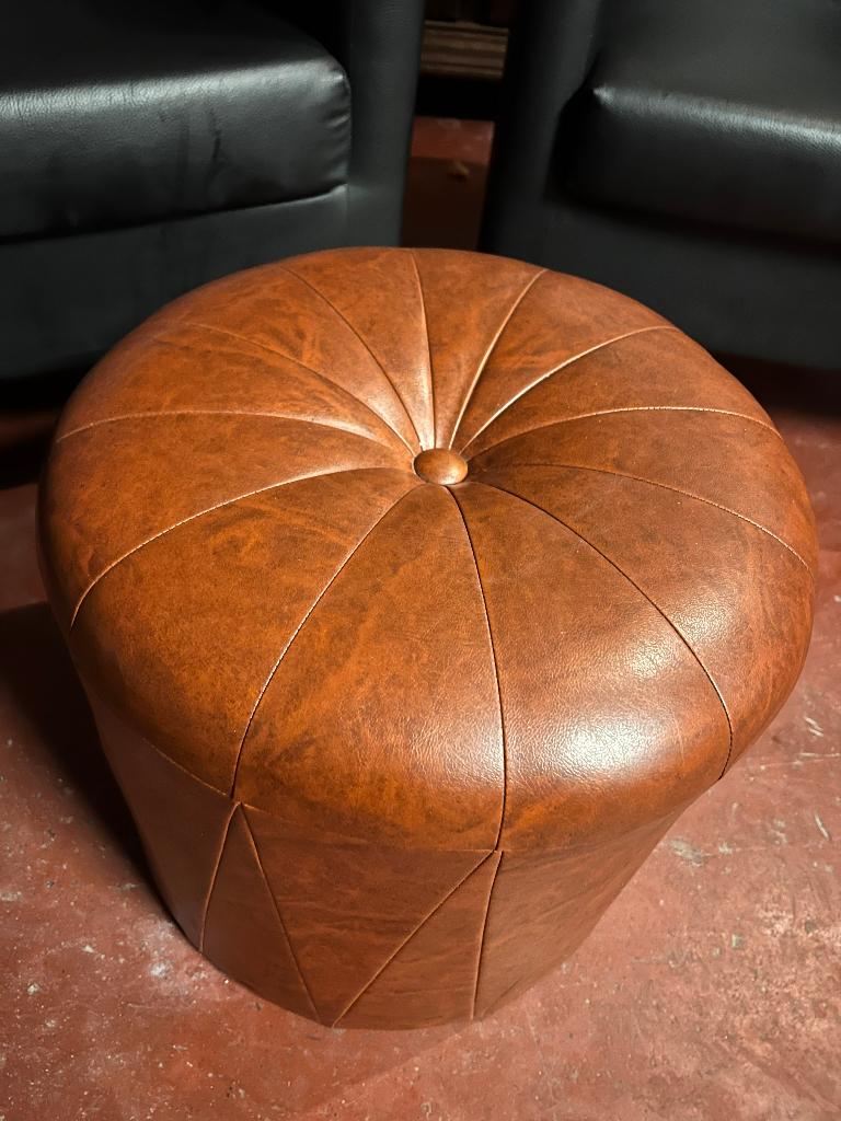 Ronde poef - voetbankje vintage, Comme neuf, Enlèvement, Moins de 50 cm, Cuir
