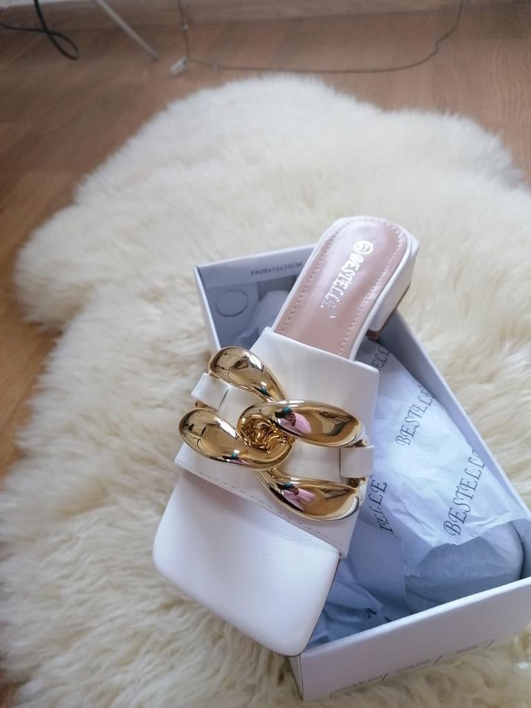 Splinternieuw slippers 10 euro 'tstuk en pull TU 25 euro, Enlèvement