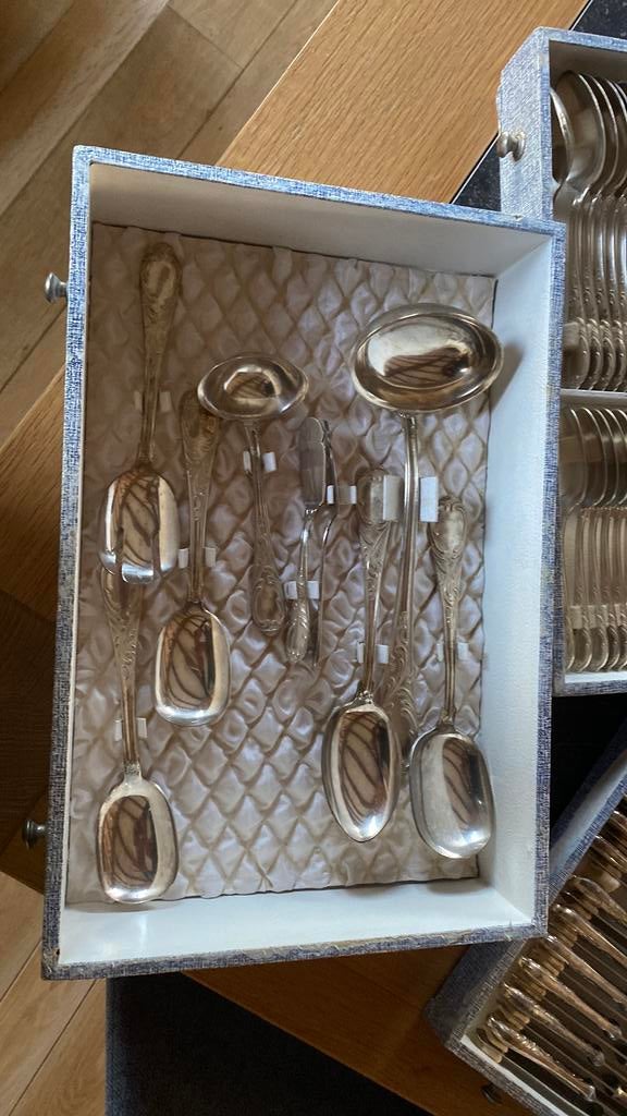 Verzilverd bestek 135 delig silber 100, Enlèvement