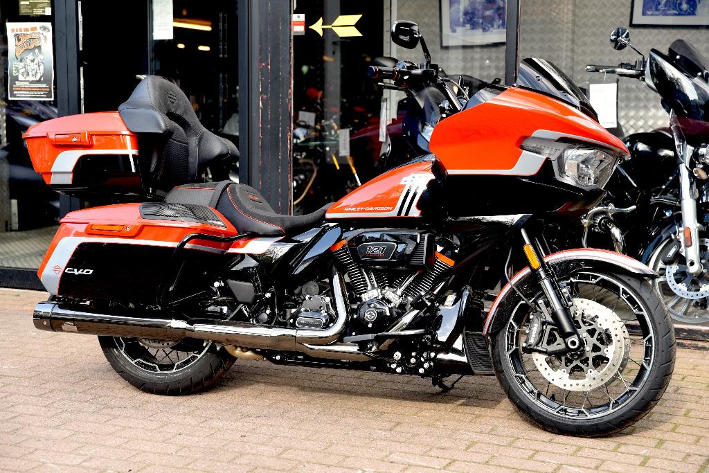 HARLEY DAVIDSON 121 ROAD GLIDE CVO (TVAC) ***MOTOVERTE.BE***, Motos, Tourisme, Entreprise, Occasion, 2 cylindres