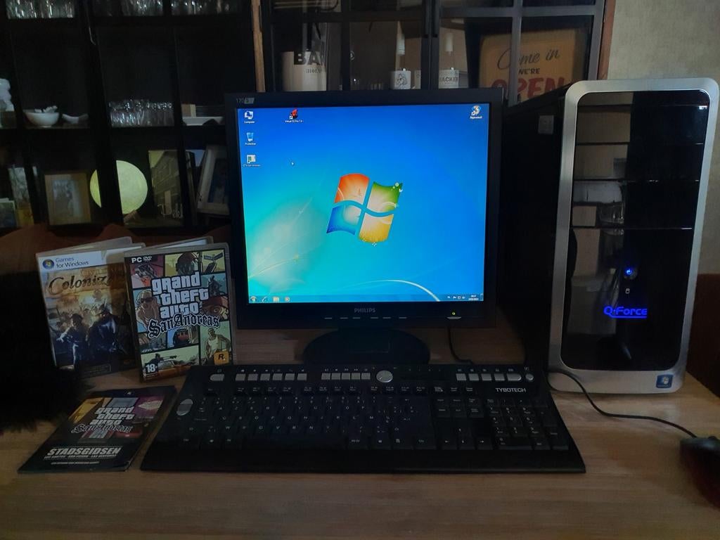Retro desktop qforce wi 7 + games, Computers en Software, Vintage Computers, Ophalen