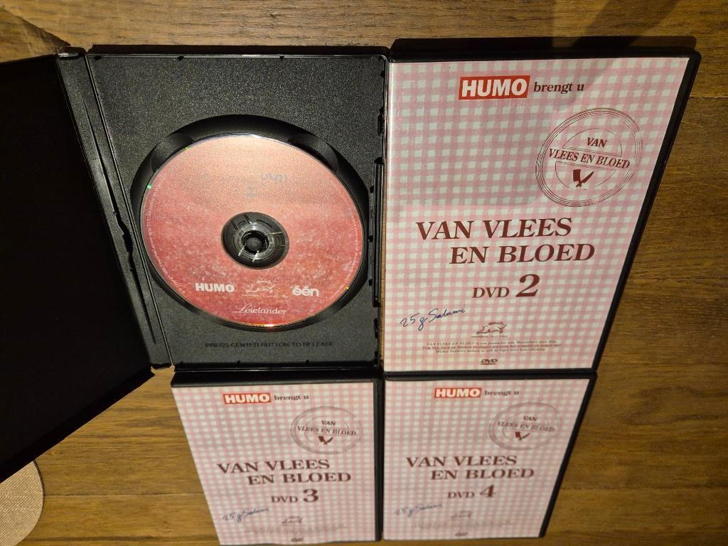 DVD box: Van vlees en bloed mini televisieserie, CD & DVD, DVD | TV & Séries télévisées, Non fictionnel, Enlèvement ou Envoi, Tous les âges