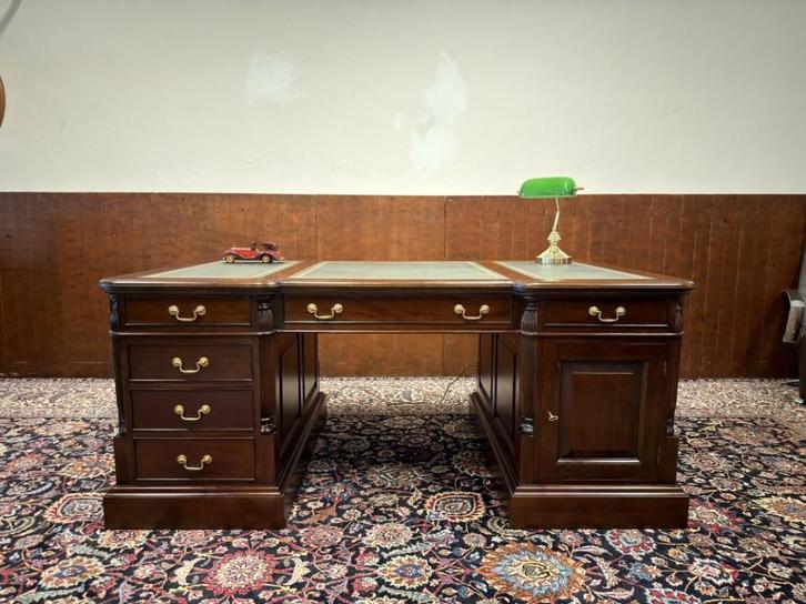 Klassiek Engels Chesterfield Bureau Partnerdesk, Antiek en Kunst, Antiek | Kantoor en Zakelijk, Ophalen