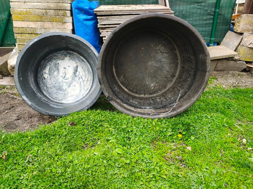 2 cuvelles de maçon