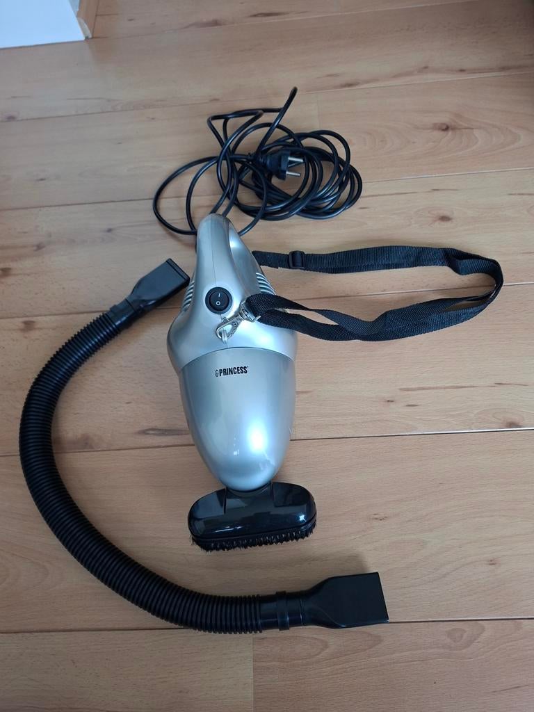 Handstofzuiger voor o.a. auto, Elektronische apparatuur, Stofzuigers, Ophalen