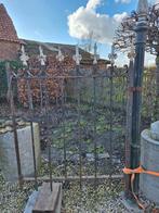 Oud smeedijzeren hek met gietijzeren paal, Tuin en Terras, Ophalen