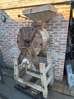 Antieke graanmolen, Ophalen