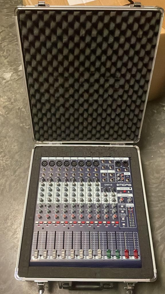 Midas DM12 Mixer + Flightcase (12-kanaals mengpaneel), Muziek en Instrumenten, Mengpanelen, Zo goed als nieuw, Ophalen