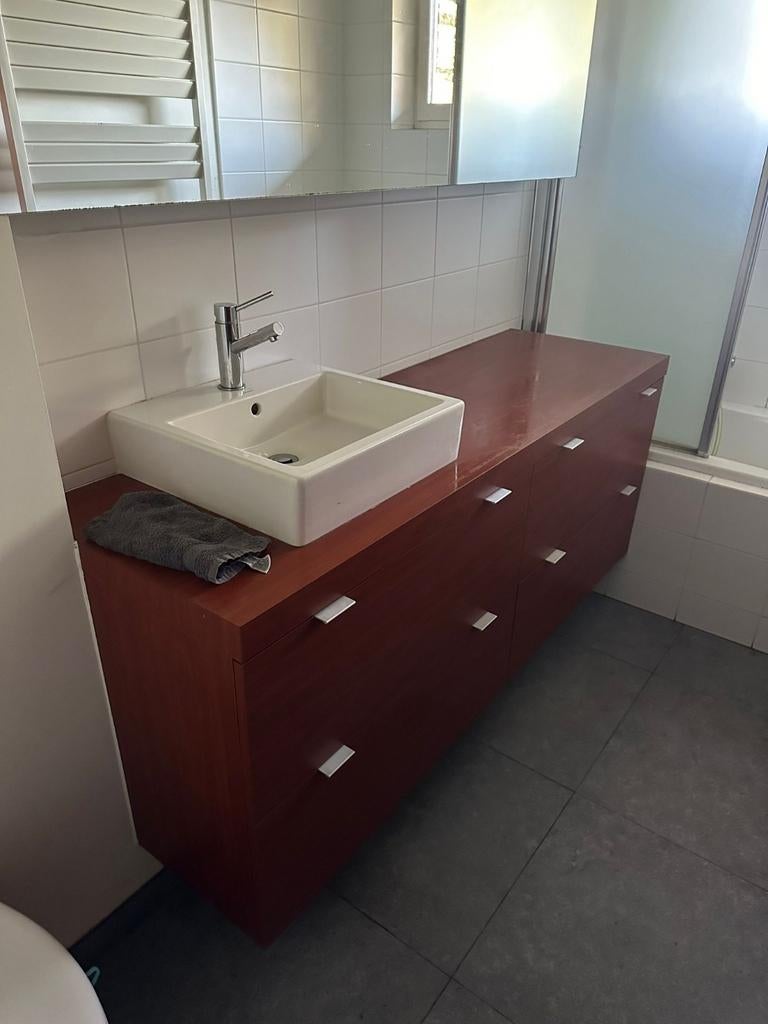 Degelijke badkamer in goede staat, Huis en Inrichting, Badkamer | Badkamermeubels, Ophalen