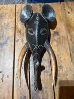 Oud masker van onbekende oorsprong!, Ophalen