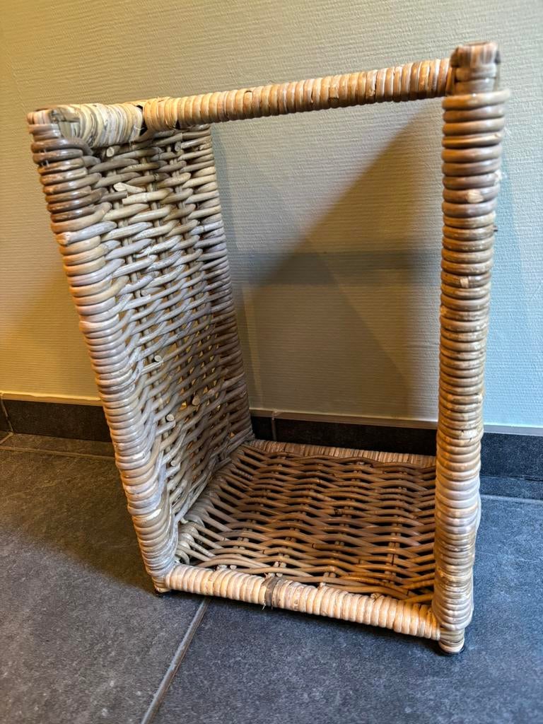 Porte-bûches en osier État neuf, Enlèvement, Neuf