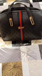 Gucci Tas, Handtassen en Accessoires, Ophalen of Verzenden, Zo goed als nieuw, Schoudertas, Leer
