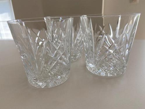 3 anciens verres larges à whisky en verre taillé, Collections, Verres & Petits Verres, Comme neuf, Autres types