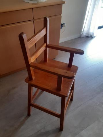 kinder stoeltje eettafel  beschikbaar voor biedingen