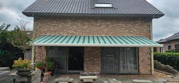 Te koop zonnescherm met breedte van 7 meter. beschikbaar voor biedingen