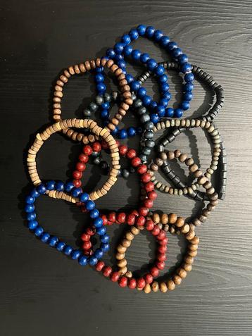 Set 13 Houten kralenarmbanden – handgemaakt beschikbaar voor biedingen