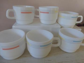 6 belles tasses en arcopal allant micro onde,lave vaisselle