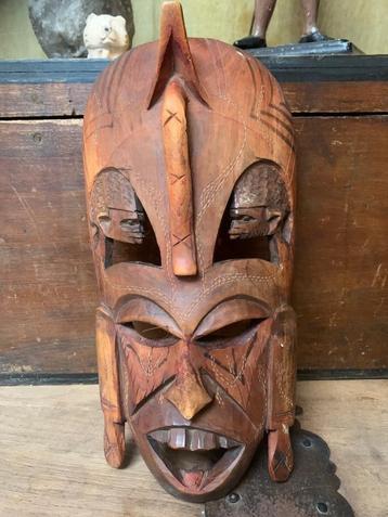 Afrikaans masker beschikbaar voor biedingen