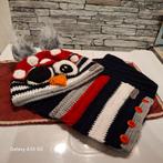 Bonnet bleu foncé, gris et rouge et écharpe assortie, Enlèvement ou Envoi, Neuf, Garçon, Bonnet