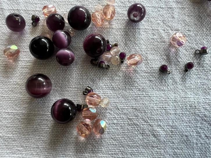 Pareltjes, Handtassen en Accessoires, Armbanden, Gebruikt, Overige materialen, Paars, Met bedels of kralen, Ophalen