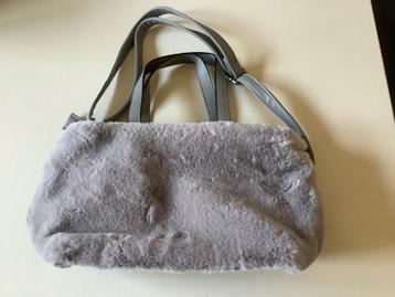 Handtas van imitatiebont. Nieuw! beschikbaar voor biedingen