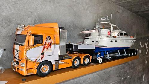 1/14 rc truck, MAN TGX + Carson Zwanehalstrailer + rc jacht., Hobby en Vrije tijd, Modelbouw | Radiografisch | Overige, Zo goed als nieuw