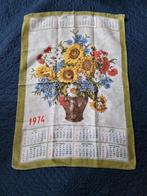 ancien calendrier torchon tissu vintage 1974, Utilisé, Enlèvement ou Envoi, Calendrier annuel