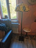 Tiffany staanlamp. 2 licht punten om aan te doen., Ophalen
