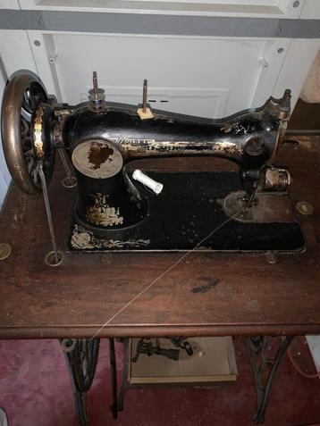 Sinter naaimachine antiek