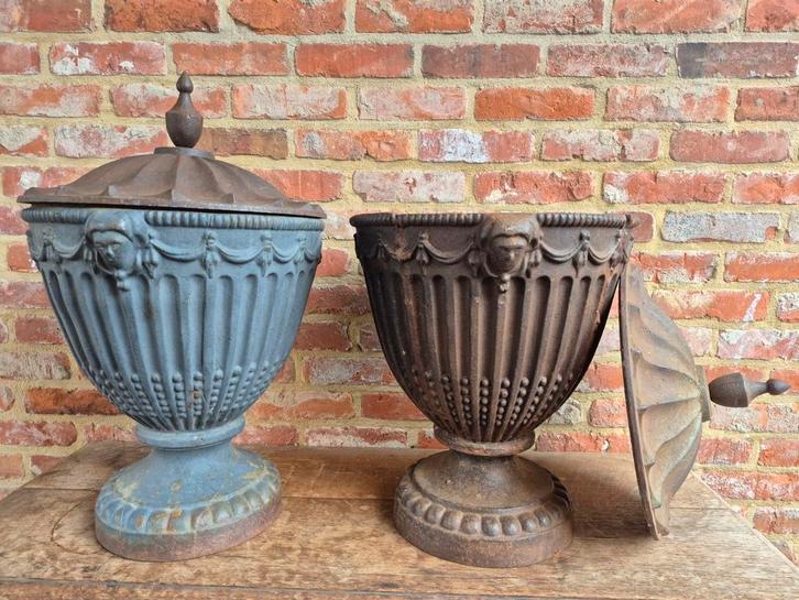 Set oude gietijzeren tuinvazen, Tuin en Terras, Tuinvazen, Gebruikt, Ophalen