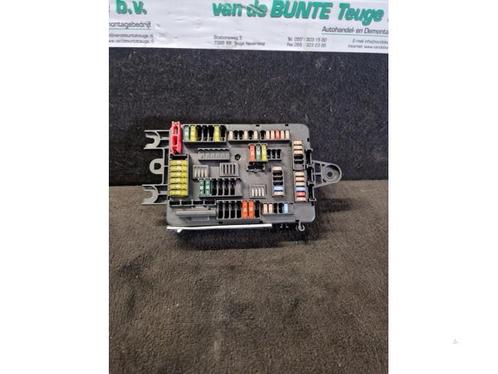 Zekeringkast van een BMW 1-Serie, Auto-onderdelen, Elektronica en Kabels, BMW, Gebruikt, 3 maanden garantie