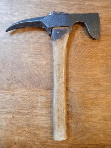 Hache pic de  pionnier allemand  beschikbaar voor biedingen