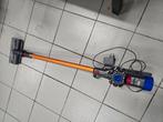 Av Dyson V8 avec accessoires  en bon état., Elektronische apparatuur, Stofzuigers, Ophalen, Gebruikt