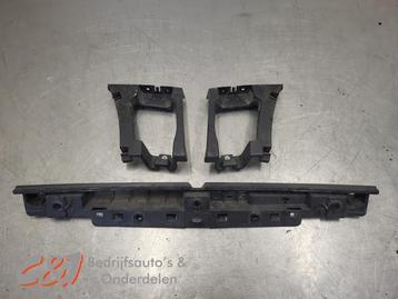 Bumperframe achter van een Opel Vivaro beschikbaar voor biedingen