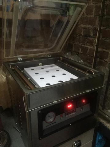 Vaccum machine beschikbaar voor biedingen